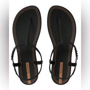 Ipanema Women's Black and Tan Sandals size 6